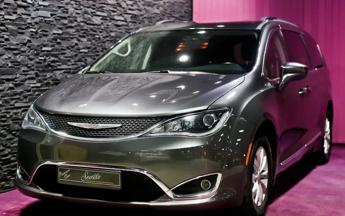 Chrysler Pacifica cena 105000 przebieg: 83000, rok produkcji 2019 z Aleksandrów Kujawski małe 407